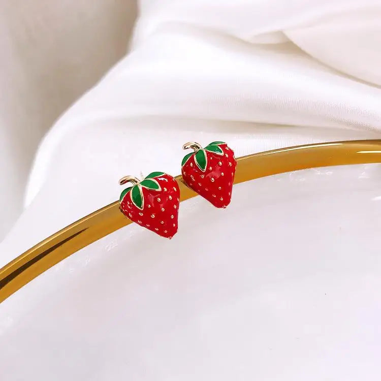 Pendientes de plata S925 con aguja para niña, aretes pequeños y bonitos con red de fresa, color rojo salvaje, accesorios de regalo de cumpleaños para estudiantes, pendientes de cristal