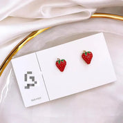 Pendientes de plata S925 con aguja para niña, aretes pequeños y bonitos con red de fresa, color rojo salvaje, accesorios de regalo de cumpleaños para estudiantes, pendientes de cristal