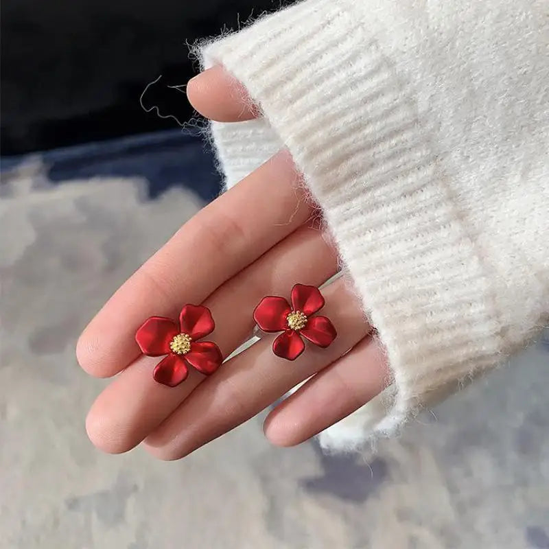 Pendientes de plata S925 con aguja para personas mayores, pétalos rojos, temperamento rojo, bonitos pendientes de flores pequeñas, joyería femenina, joyería de moda