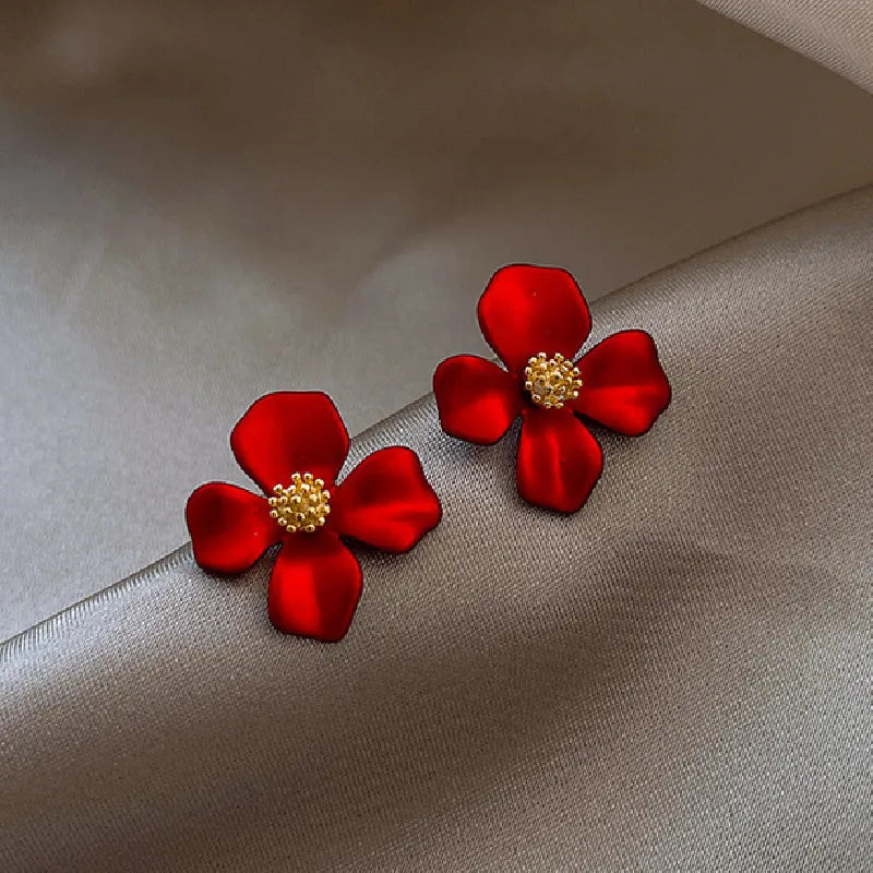 Pendientes de plata S925 con aguja para personas mayores, pétalos rojos, temperamento rojo, bonitos pendientes de flores pequeñas, joyería femenina, joyería de moda