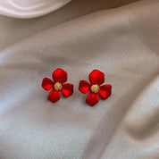 Pendientes de plata S925 con aguja para personas mayores, pétalos rojos, temperamento rojo, bonitos pendientes de flores pequeñas, joyería femenina, joyería de moda