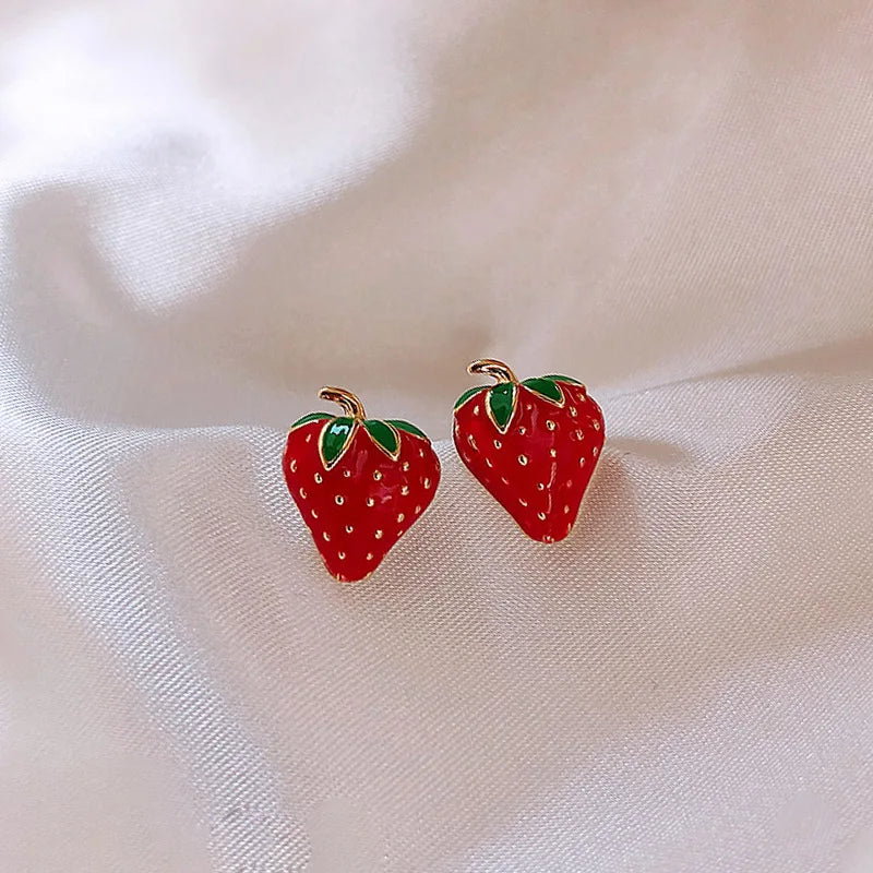 Pendientes de plata S925 con aguja para niña, aretes pequeños y bonitos con red de fresa, color rojo salvaje, accesorios de regalo de cumpleaños para estudiantes, pendientes de cristal