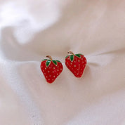 Pendientes de plata S925 con aguja para niña, aretes pequeños y bonitos con red de fresa, color rojo salvaje, accesorios de regalo de cumpleaños para estudiantes, pendientes de cristal