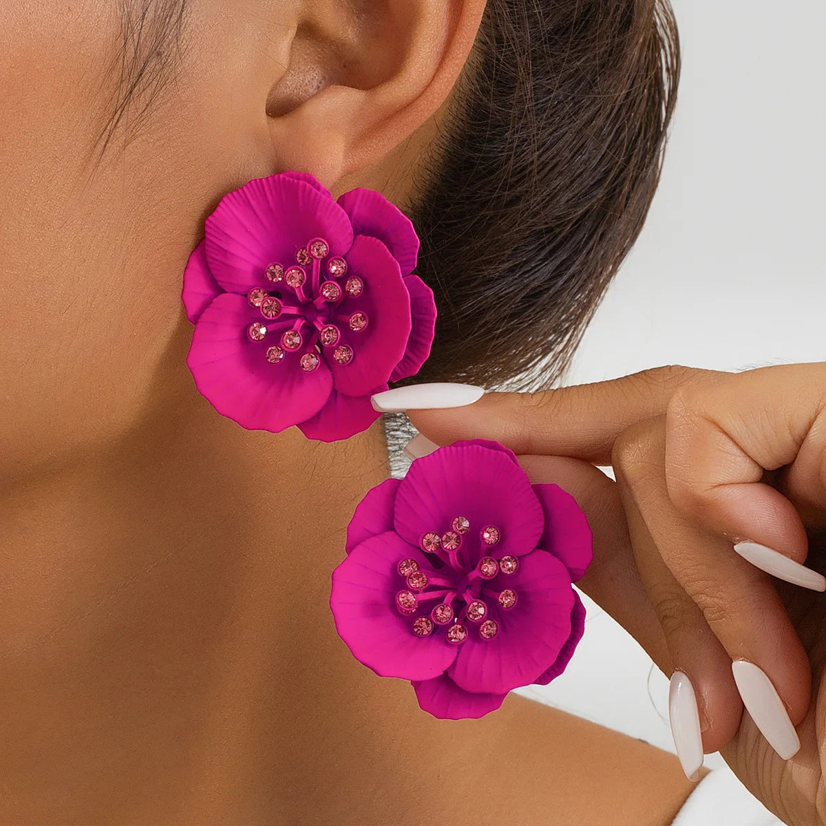 Pendientes de tuerca para mujer, pendientes de flores grandes exagerados, pintura en aerosol de Metal, accesorios florales mate para las orejas, joyería de moda DE171