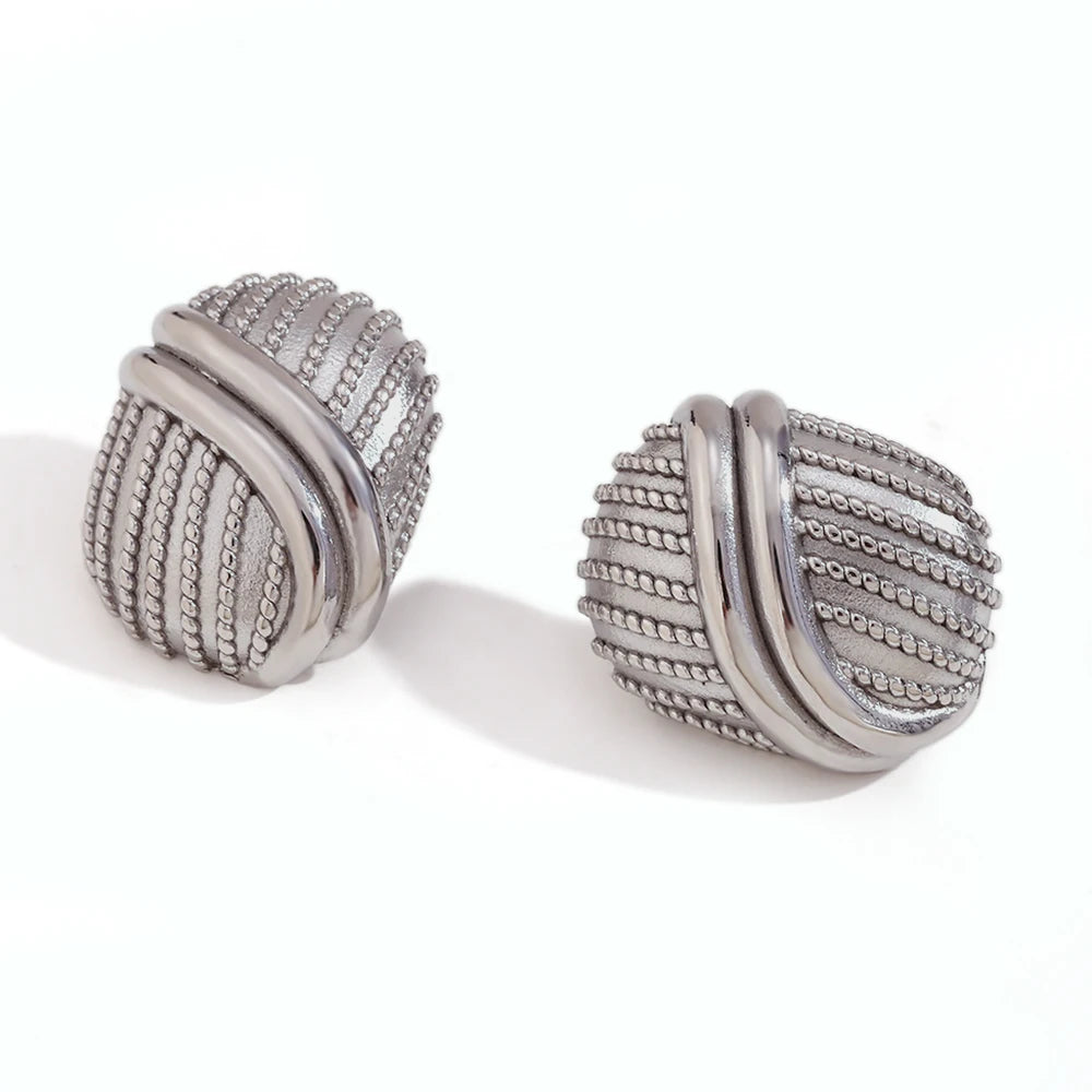 Pendientes de botón elegantes