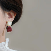 Pendientes franceses Retro elegantes con forma de gota de agua, color rojo vino, pendientes pequeños con cara para mujer, joyería de regalo de Navidad, colgantes al por mayor