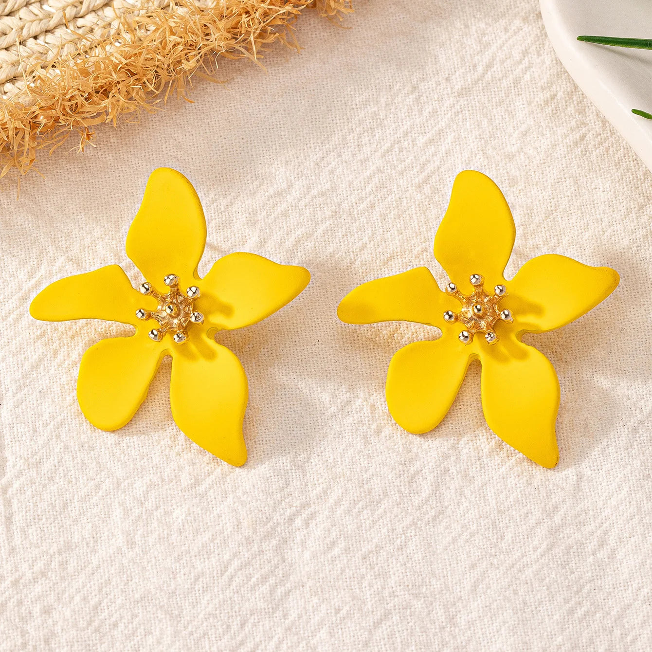 Pendientes de tuerca con elemento floral, accesorios para las orejas de temperamento Retro, regalo de fiesta, joyería de moda OL E482