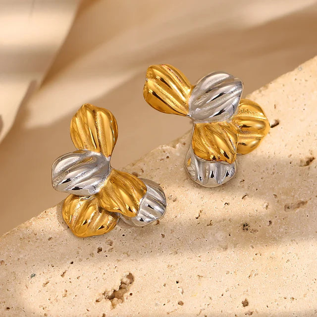 Pendientes de hojas elegantes