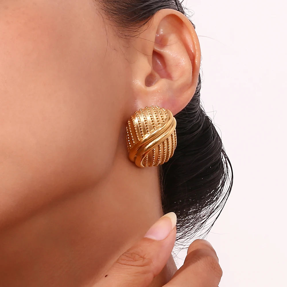 Pendientes de botón elegantes