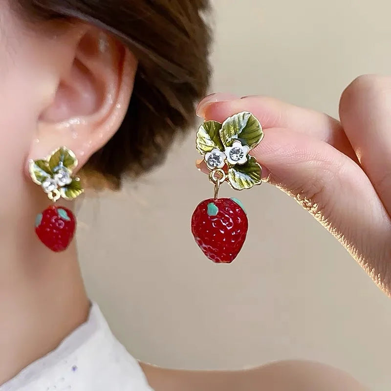 Bonito pendiente colgante de fresa roja de simulación, nuevo pendiente de fruta y fresa para mujer, chica dulce para mujer, regalos de joyería de fiesta
