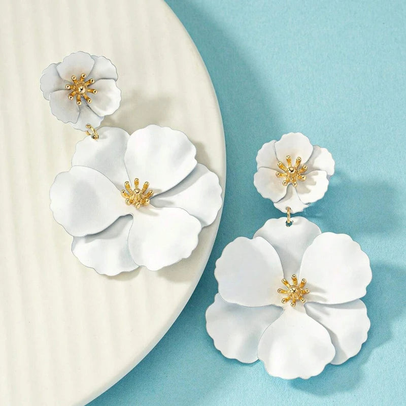 Pendientes colgantes de flores fucsia para mujer, chapados en oro, Spray blanco fucsia, pendientes colgantes de flores grandes, pendientes nupciales de vacaciones