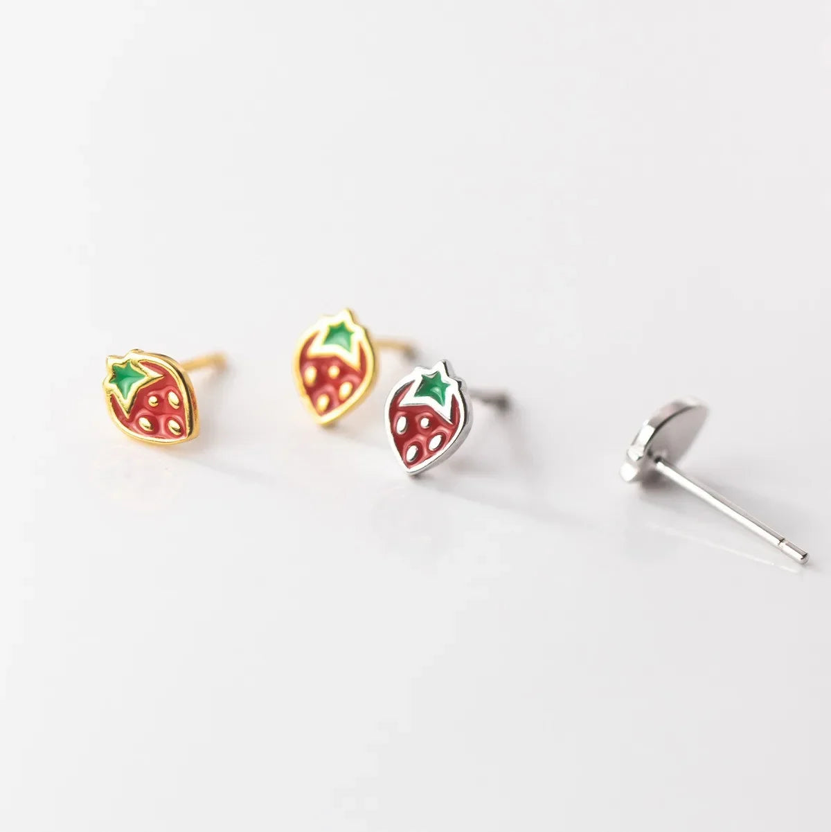 Pendientes pequeños y bonitos de fresa roja para mujer, pendientes de regalo de cumpleaños, accesorios de joyería