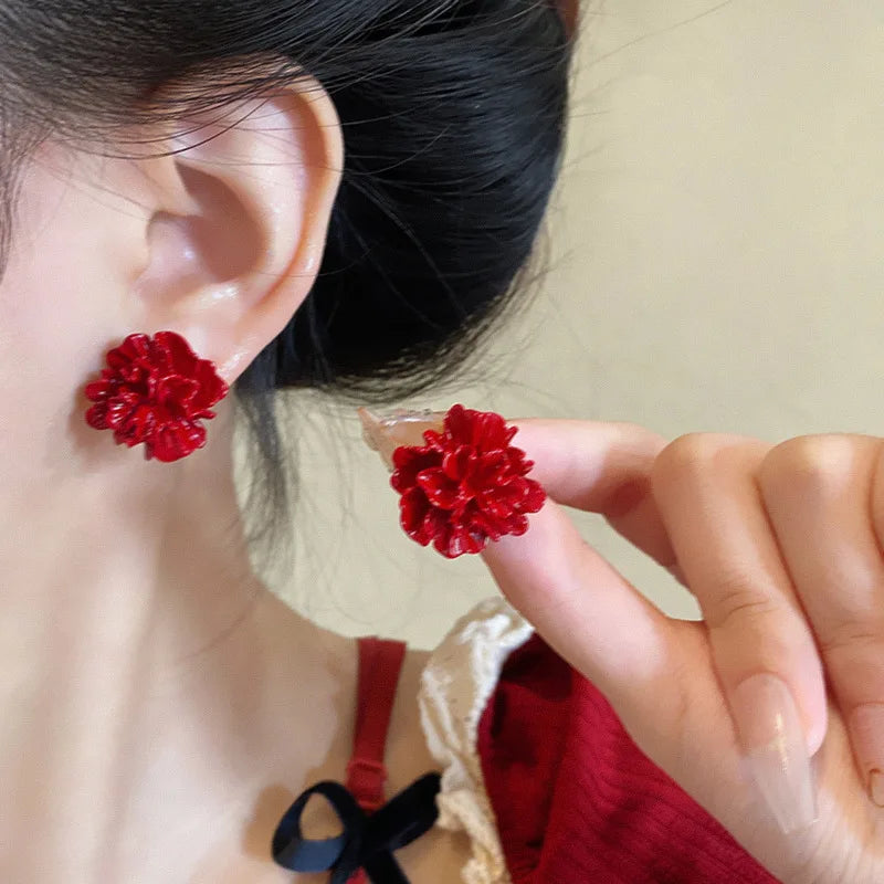 Pendientes de tuerca de flor blanca y roja para mujer, aretes grandes de pétalos plegables acrílicos a la moda, joyería dulce para fiesta de boda, regalo para niña