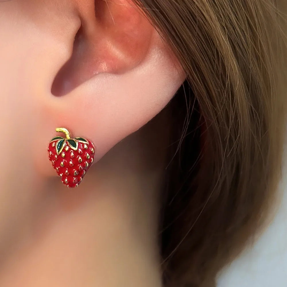 Pendientes pequeños con diseño de fresas esmaltadas de color rojo para mujeres y niñas, accesorios de joyería de frutas con abalorio de moda coreana, regalos
