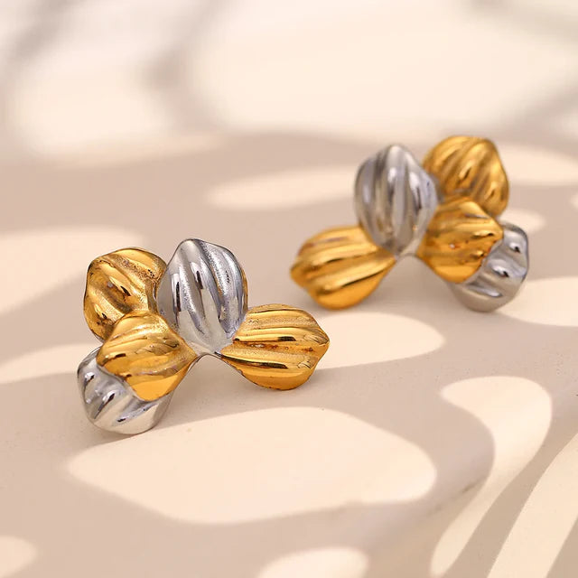 Pendientes de hojas elegantes