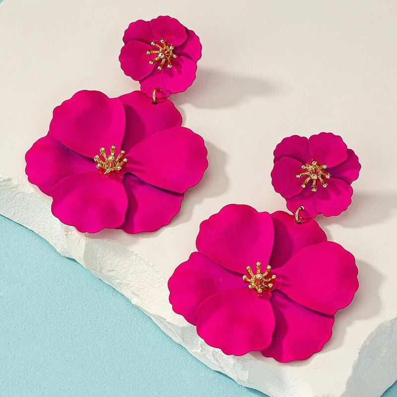 Pendientes colgantes de flores fucsia para mujer, chapados en oro, Spray blanco fucsia, pendientes colgantes de flores grandes, pendientes nupciales de vacaciones