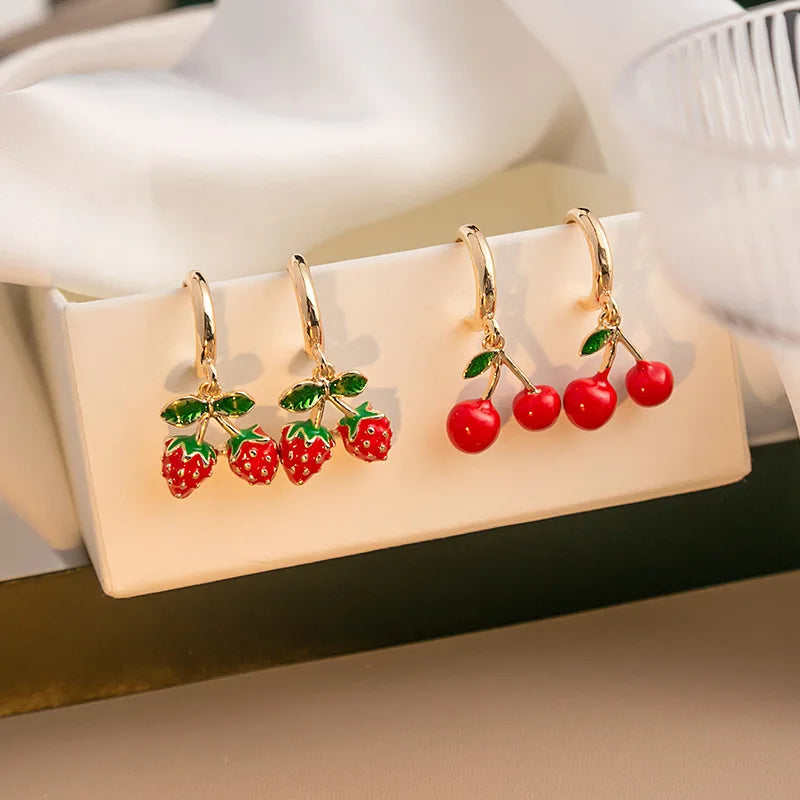 Nuevos pendientes de fresa y cereza, moda Edición coreana, fruta divertida, pendiente bonito para niña, diseño creativo, pendientes, joyería de regalo para Festival