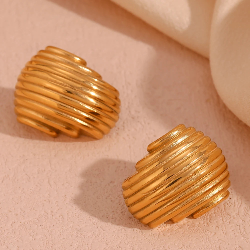 Pendientes geométricos dorados
