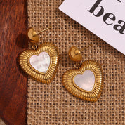 E.B.belle Pendientes con colgante de corazón radiante de concha, resistente al agua, decoración chapada en oro de 18 quilates, joyería de acero inoxidable 316L