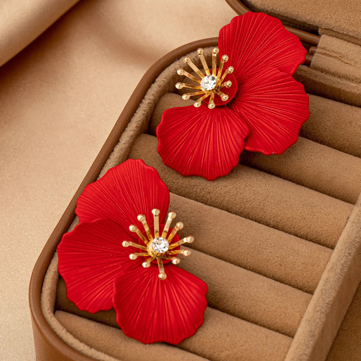 Pendientes de flores lacadas con diamantes de imitación de lujo, pendientes elegantes a la moda para mujeres, banquetes, fiestas de regalos, venta al por mayor