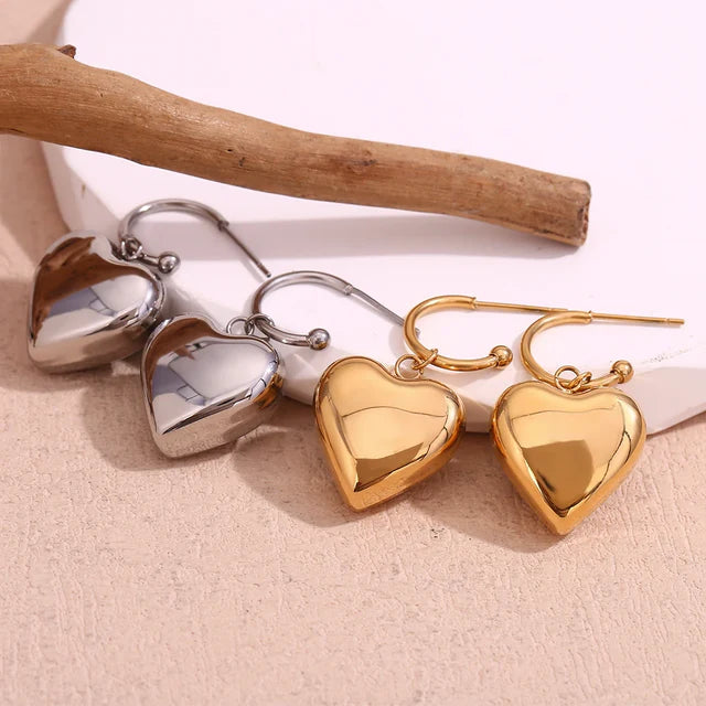 Pendientes elegantes de corazón