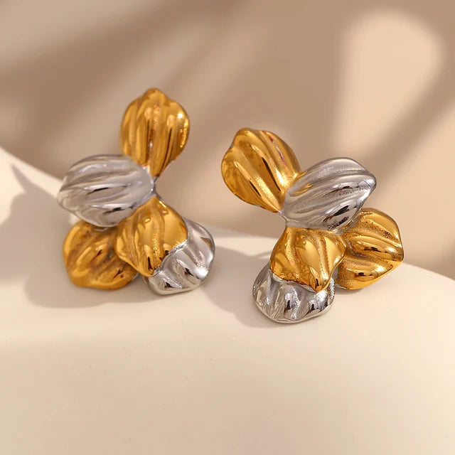 Pendientes de hojas elegantes