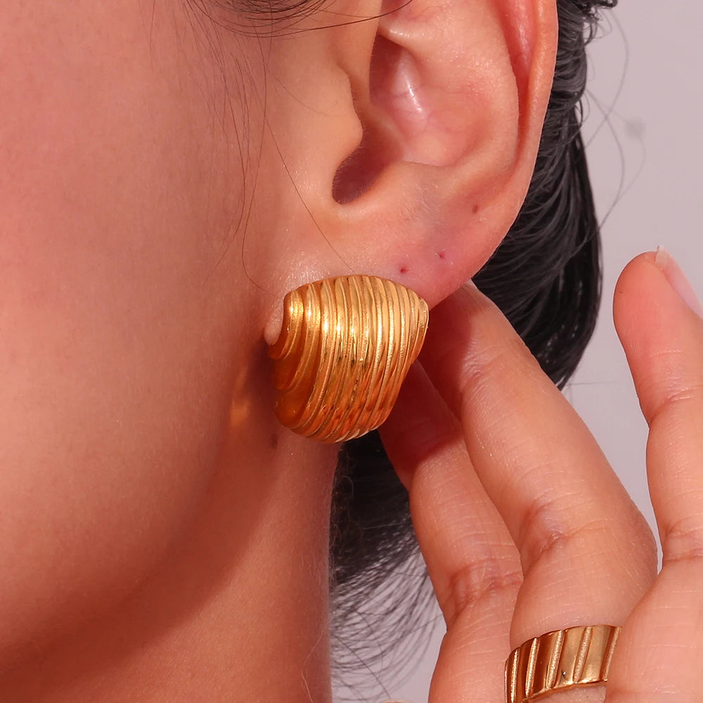 Pendientes geométricos dorados