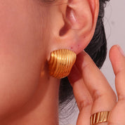 Pendientes geométricos dorados