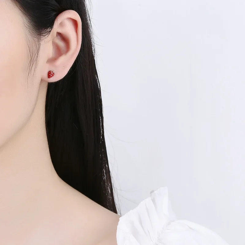 Pendientes pequeños y bonitos de fresa roja para mujer, pendientes de regalo de cumpleaños, accesorios de joyería