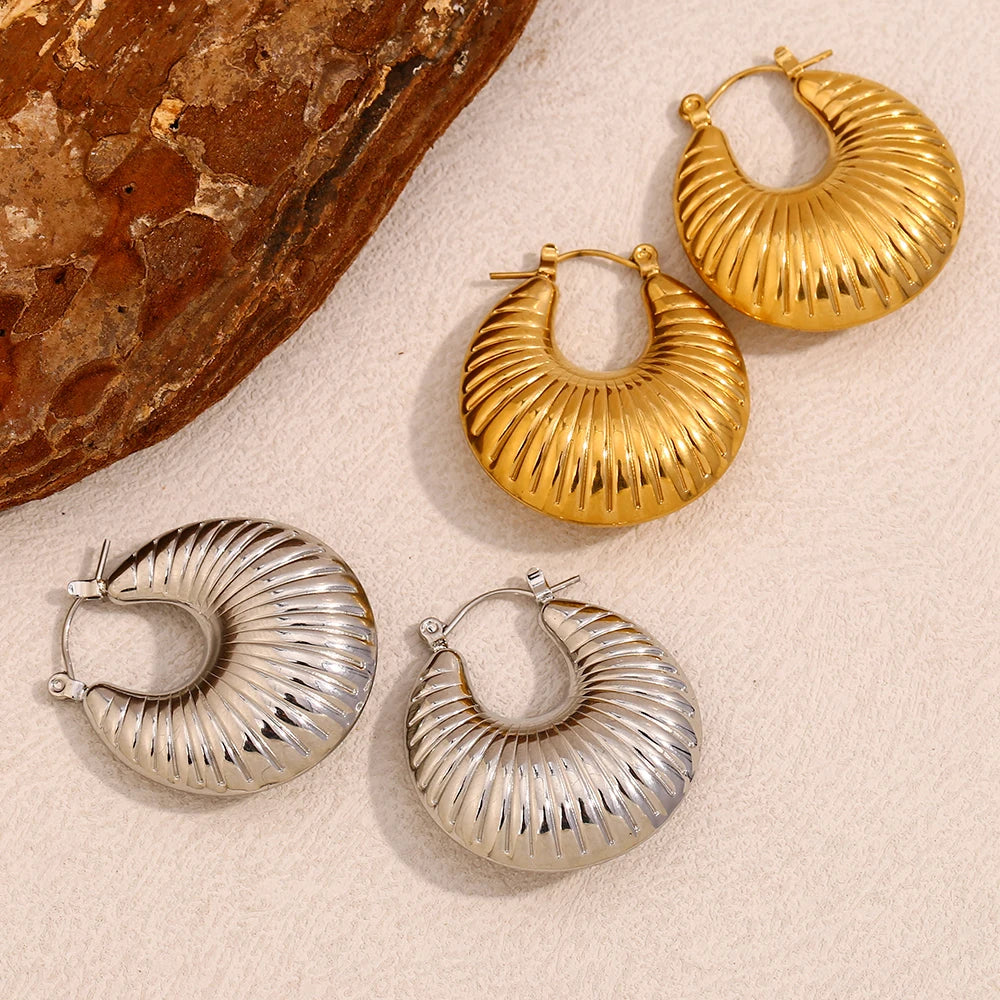 E.B.belle Pendientes de aro a rayas con cuerno de oveja, resistentes al agua, Color plateado, acero inoxidable 316L, joyería de moda para mujer chapada en oro de 18 quilates