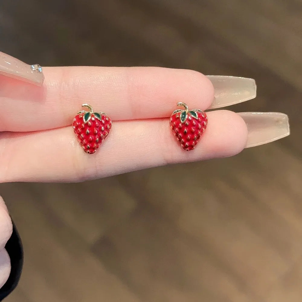 Pendientes pequeños con diseño de fresas esmaltadas de color rojo para mujeres y niñas, accesorios de joyería de frutas con abalorio de moda coreana, regalos