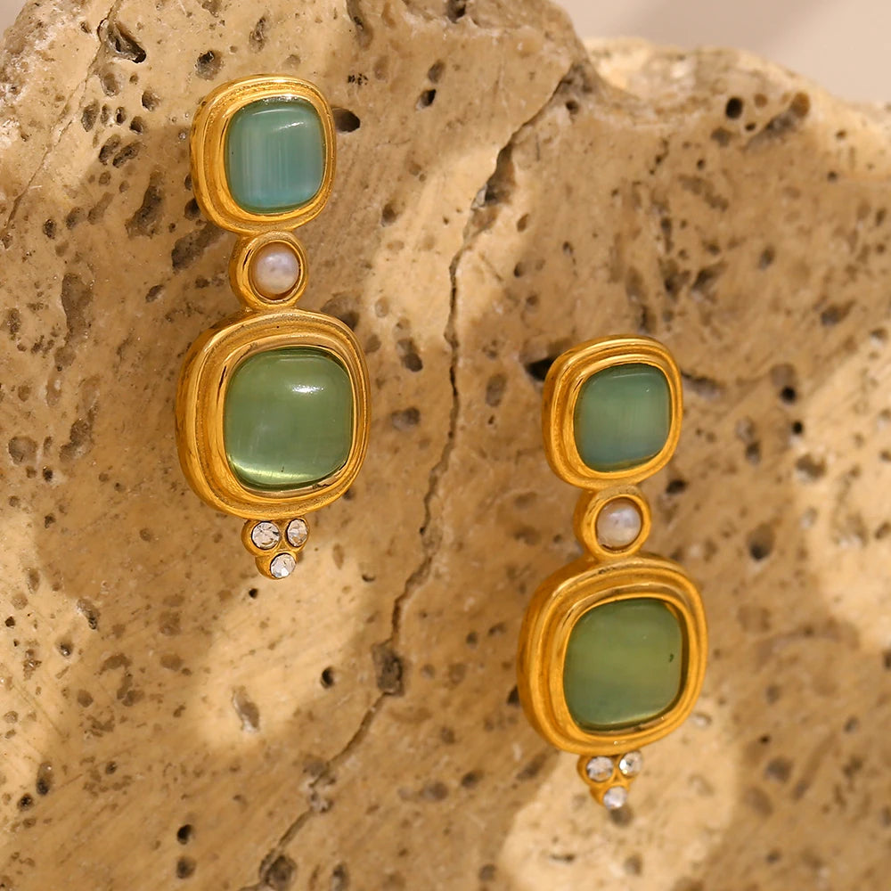 E.B.belle Pendiente de tuerca con piedras preciosas verdes cuadradas con diamantes de imitación de estilo vintage, acero inoxidable 316L, dije hipoalergénico chapado en oro de 18 quilates