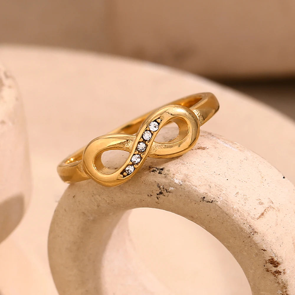 Anillo minimalista de diamantes