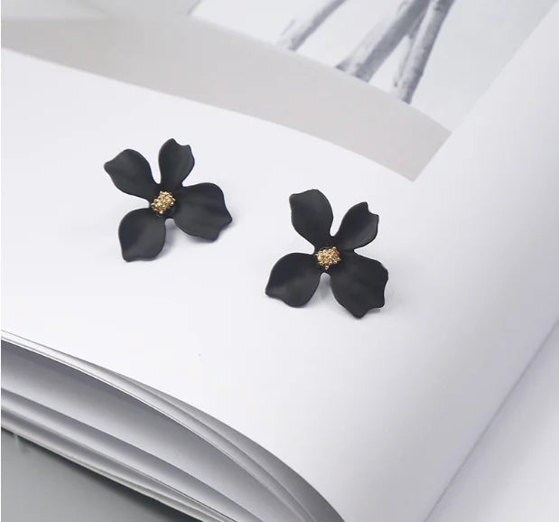 Pendientes de plata S925 con aguja para personas mayores, pétalos rojos, temperamento rojo, bonitos pendientes de flores pequeñas, joyería femenina, joyería de moda