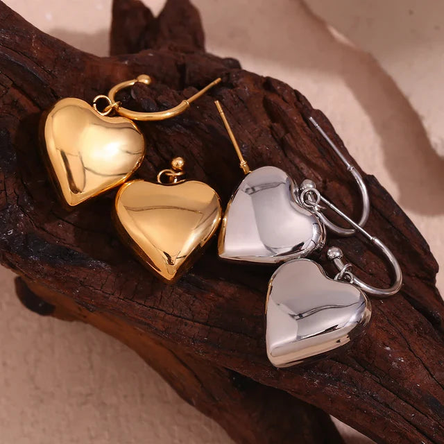 Pendientes elegantes de corazón