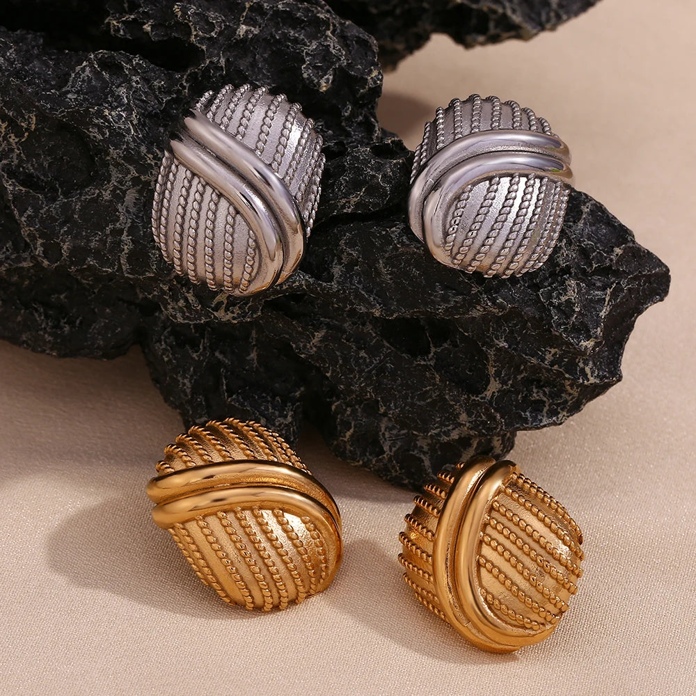 Pendientes de botón elegantes