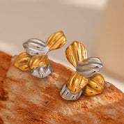 Pendientes de hojas elegantes