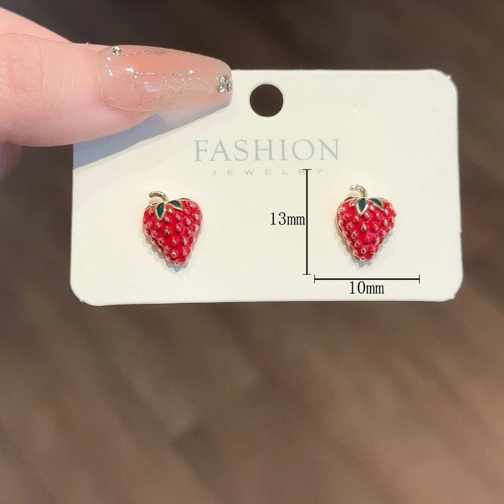 Pendientes pequeños con diseño de fresas esmaltadas de color rojo para mujeres y niñas, accesorios de joyería de frutas con abalorio de moda coreana, regalos