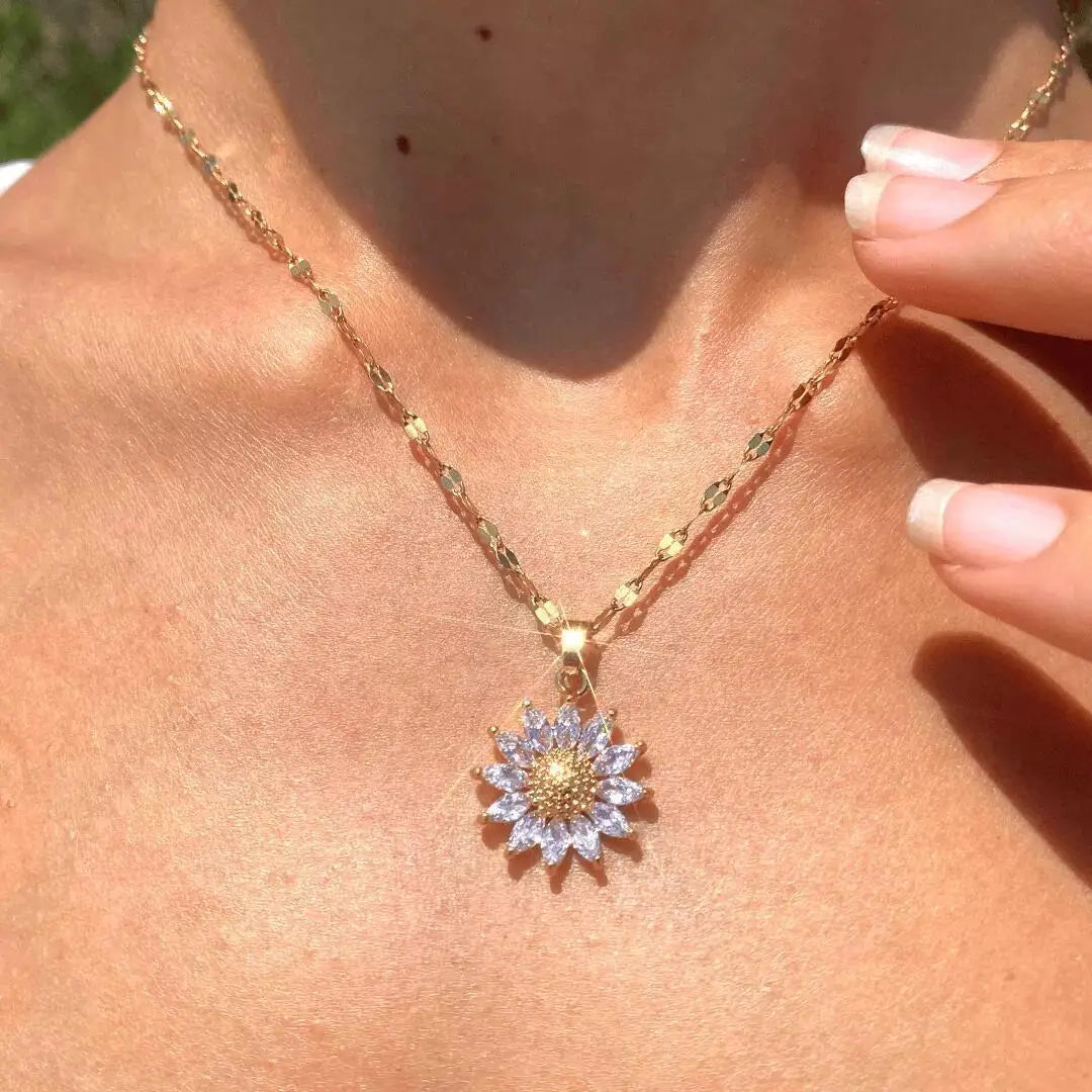 Collares de acero inoxidable con girasoles para mujer, cadena de clavícula femenina chapada en oro de 18 quilates, regalo de joyería, nueva moda