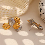 Pendientes de hojas elegantes