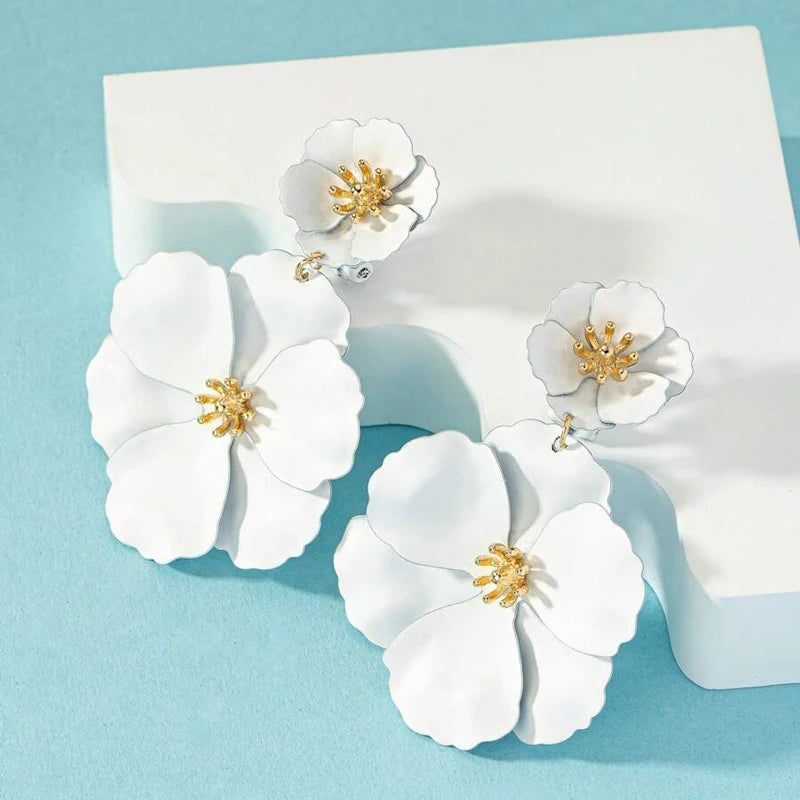 Pendientes colgantes de flores fucsia para mujer, chapados en oro, Spray blanco fucsia, pendientes colgantes de flores grandes, pendientes nupciales de vacaciones