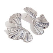 Elegantes pendientes de pétalos
