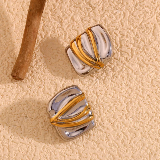 Pendientes geométricos de oro