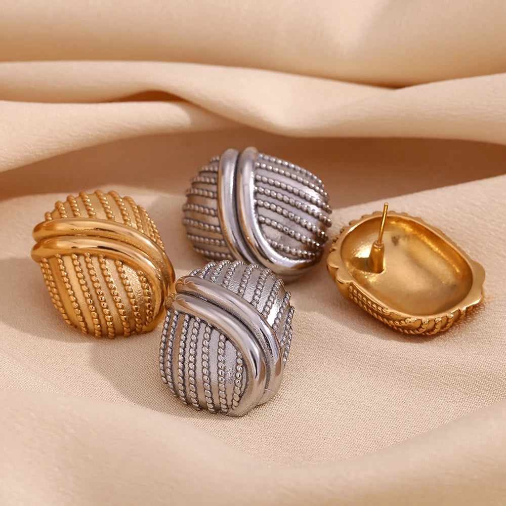 Pendientes de botón elegantes