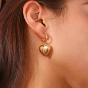 Pendientes elegantes de corazón