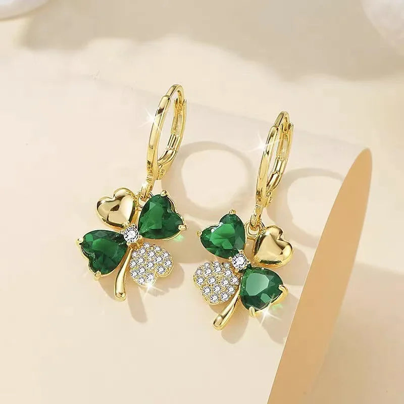 Pendientes colgantes de trébol ligeros de lujo para mujer, aretes elegantes de Metal de cristal de circón brillante, joyería fina de moda 2024