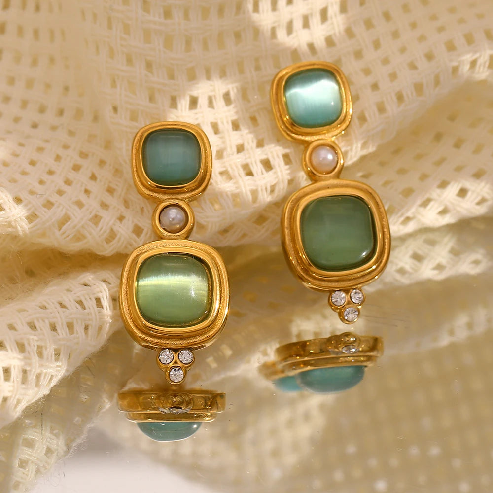 E.B.belle Pendiente de tuerca con piedras preciosas verdes cuadradas con diamantes de imitación de estilo vintage, acero inoxidable 316L, dije hipoalergénico chapado en oro de 18 quilates