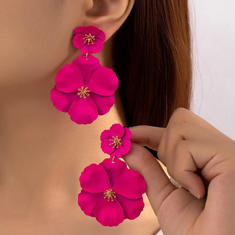 Pendientes colgantes de flores fucsia para mujer, chapados en oro, Spray blanco fucsia, pendientes colgantes de flores grandes, pendientes nupciales de vacaciones