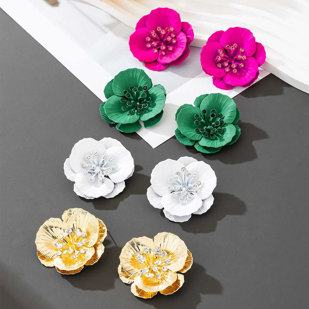 Pendientes de tuerca para mujer, pendientes de flores grandes exagerados, pintura en aerosol de Metal, accesorios florales mate para las orejas, joyería de moda DE171