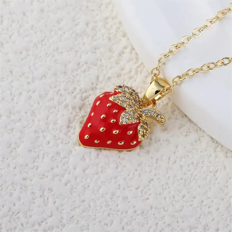 Collar de fresa roja de circón brillante de acero inoxidable para mujer, bonito collar romántico de corazón de amor, regalo de joyería de amistad de lujo